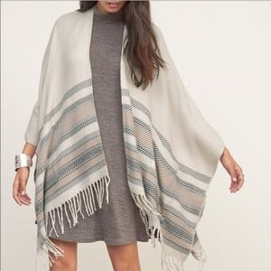 Abercrombie‎ & Fitch Poncho with Pockets